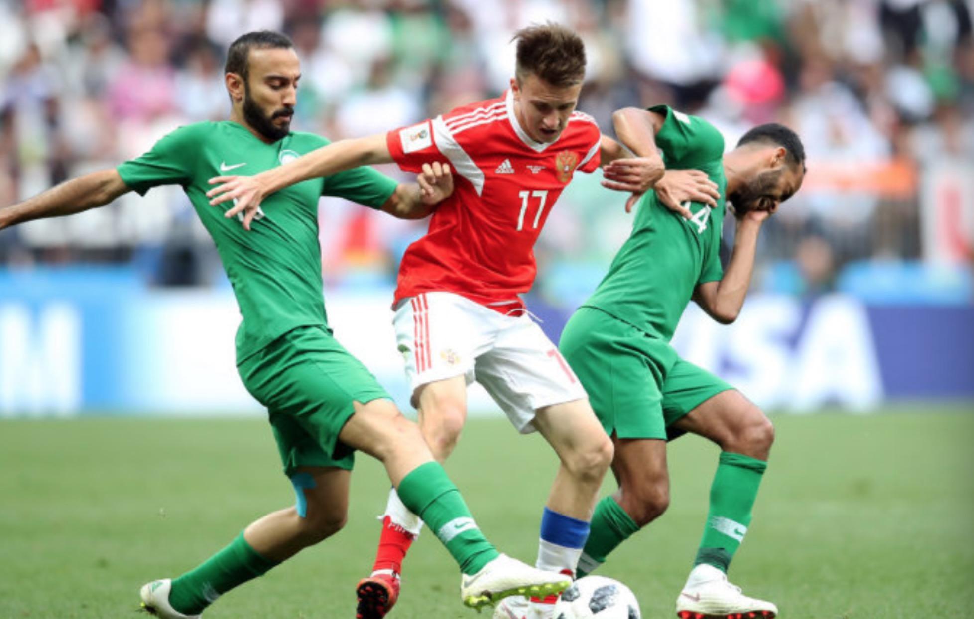 乌拉圭险胜希腊，佩德里带队取胜