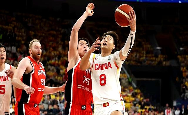 深圳队完胜雷霆,周琦带队取胜 深圳队完胜雷霆,周琦带队取胜