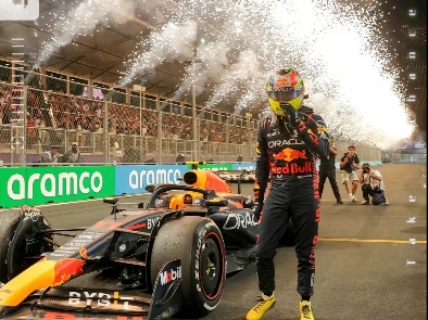 红牛车队逆转红牛二队,维斯塔潘统治全场 红牛车队逆转红牛二队,维斯塔潘统治全场