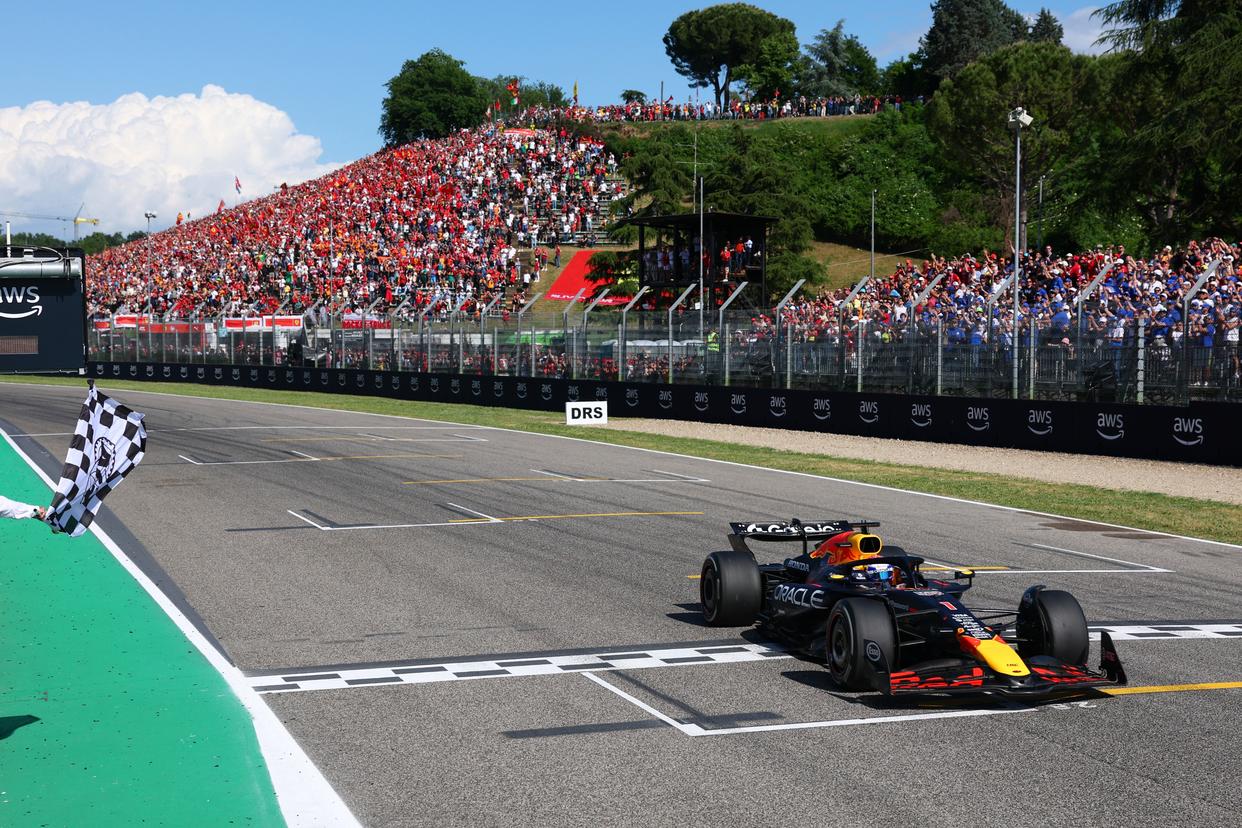 法拉利鏖战雷诺车队，维斯塔潘统治全场