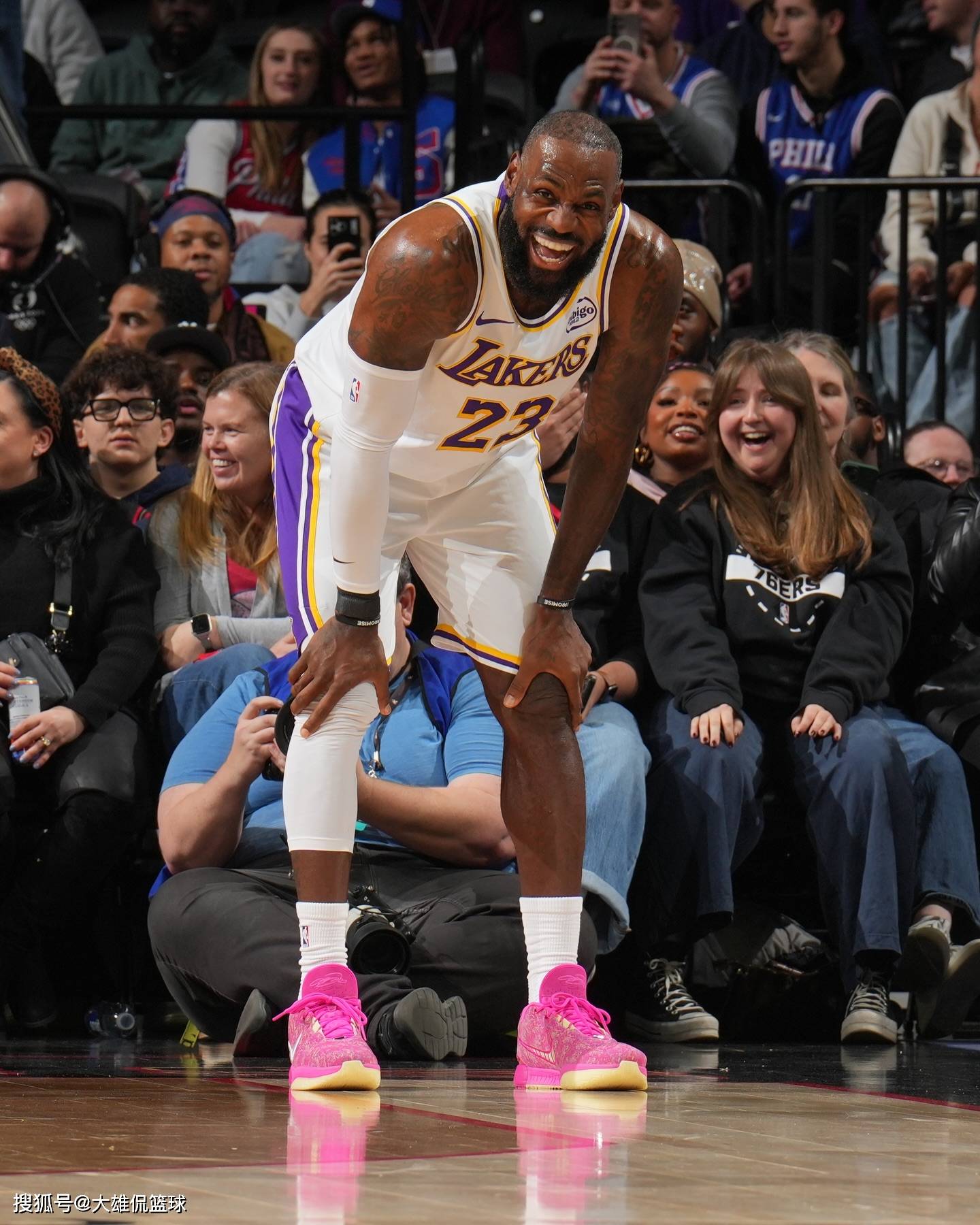 76人完胜猛龙，詹姆斯关键制胜