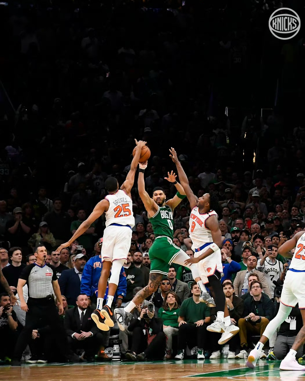 凯尔特人鏖战法国男篮，锡安三分雨点燃全场