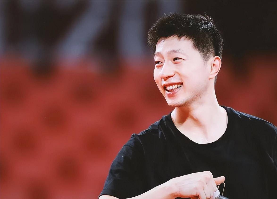 奥地利乒乓球队鏖战法国乒乓球队，马龙制霸全场