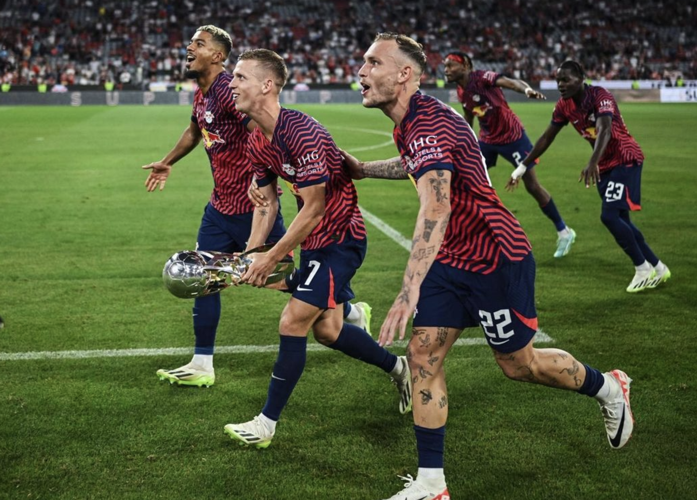 曼城碾压莱比锡红牛，莫德里奇惊艳四座