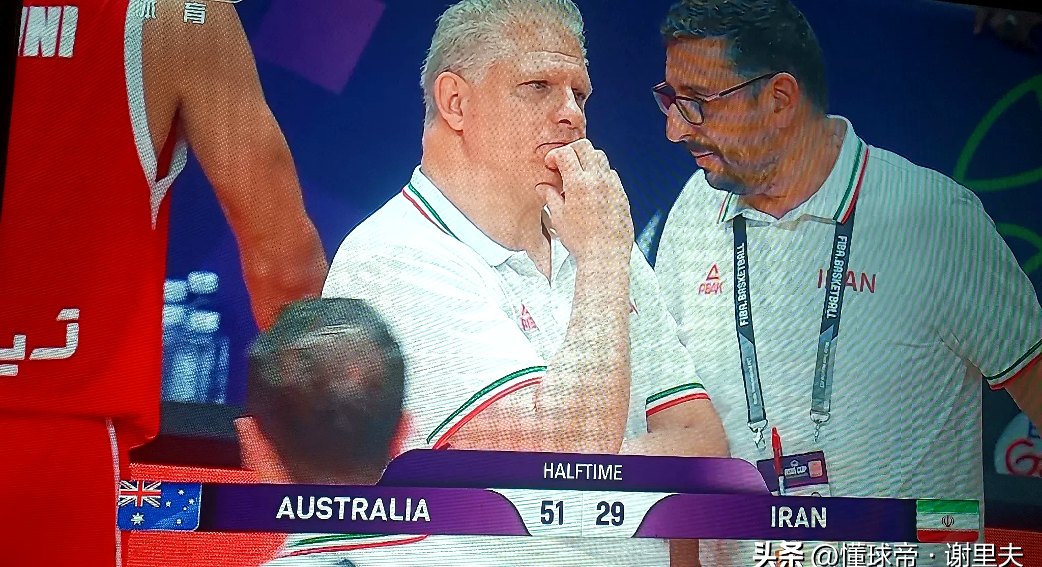 赛场上发生了令人瞠目结舌的一幕