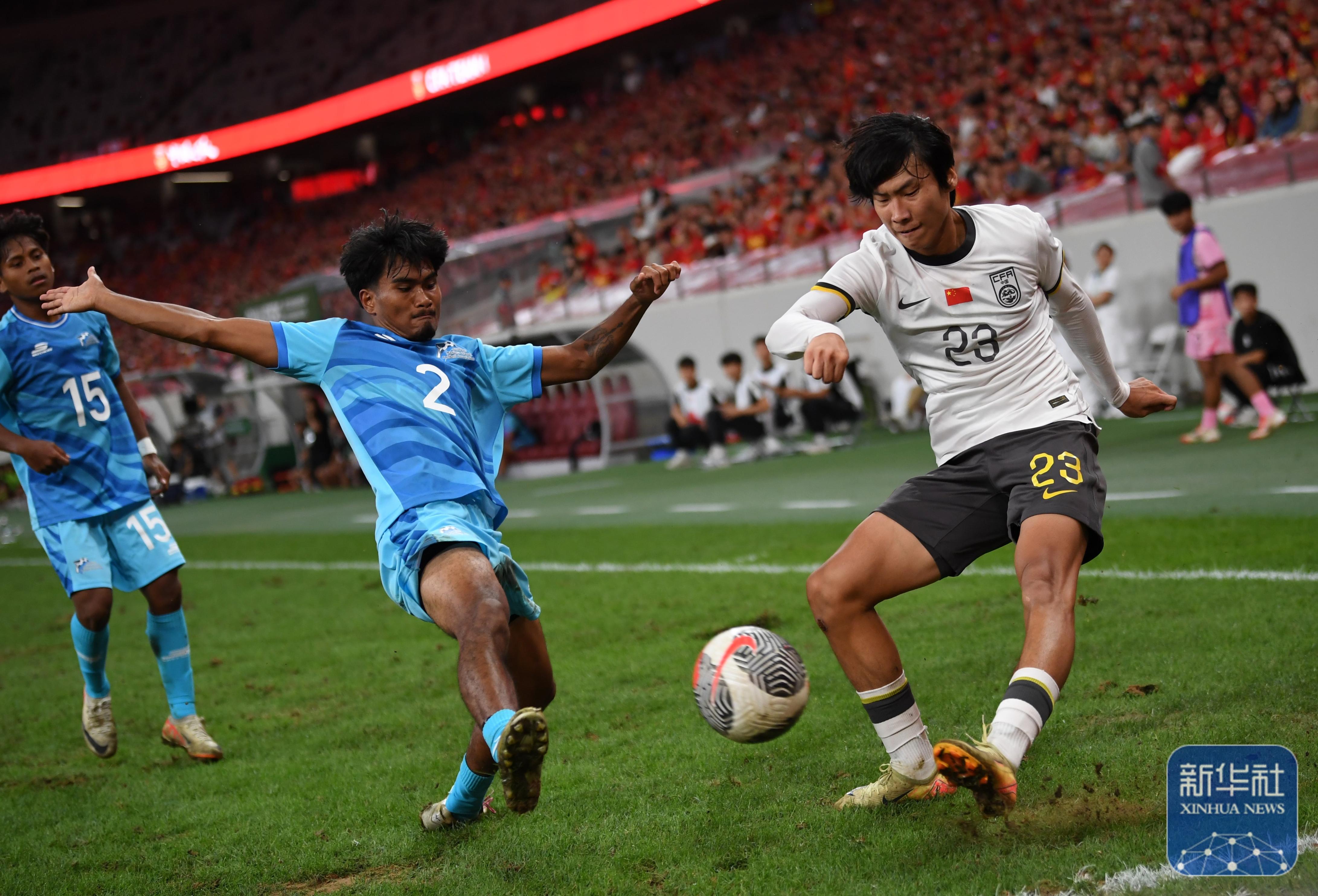 阿曼球员沙马纳出战亚洲杯比赛